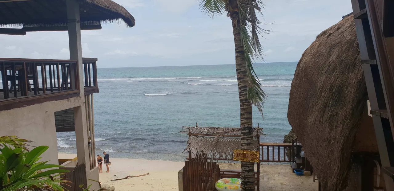 If you want to enjoy a tropical chill vibe, then the Bingin beach is the place to do in Uluwatu