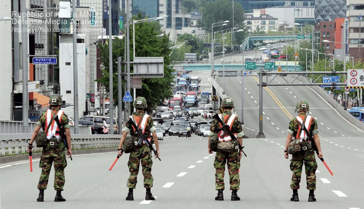 2012.8.22_제389차_민방위훈련_Rep.of_Korea_Civil_Defense_traing_(7842571192).jpg