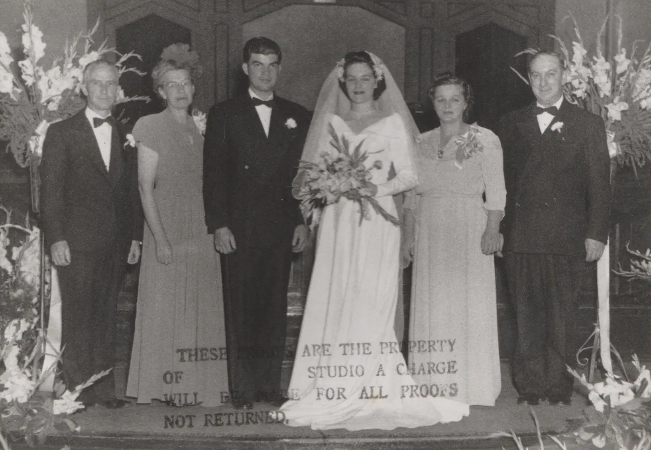 1948-09-18 - Saturday - Richard Morehead married KAPPA member Irene Dwana Pickett, group of photos-09.png