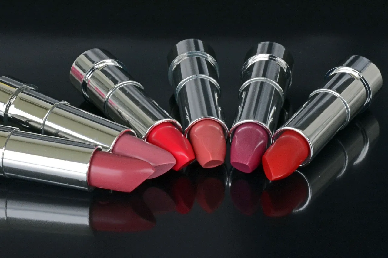 lipstick-1367774_1920f1d73.jpg