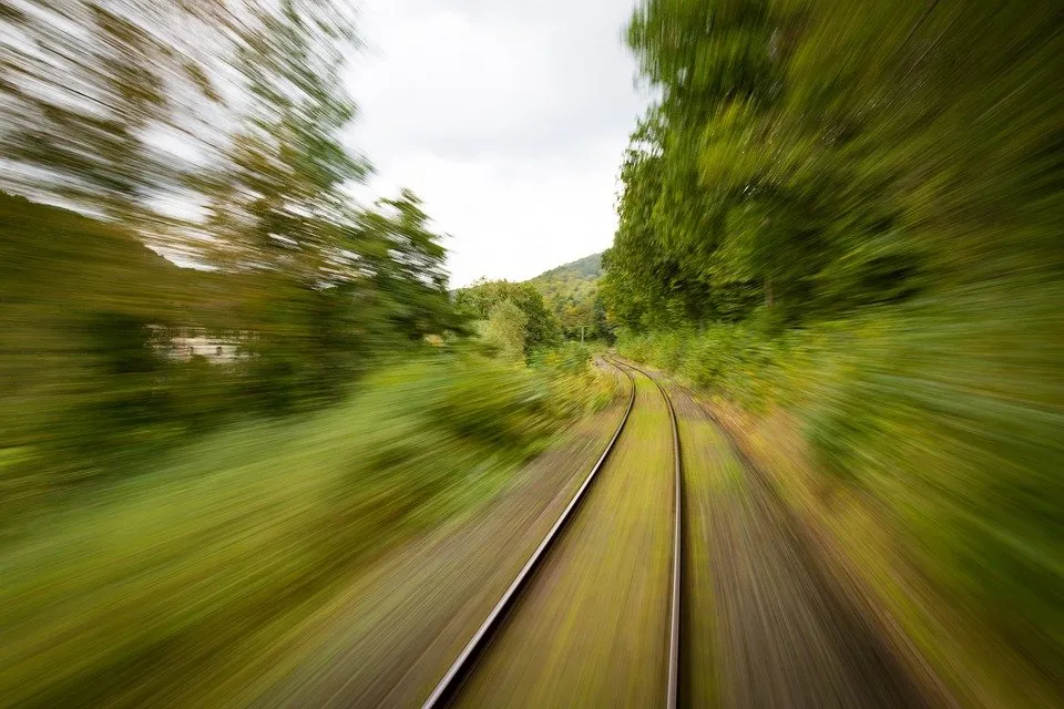 train-1715320_960_720d1fe2.jpg