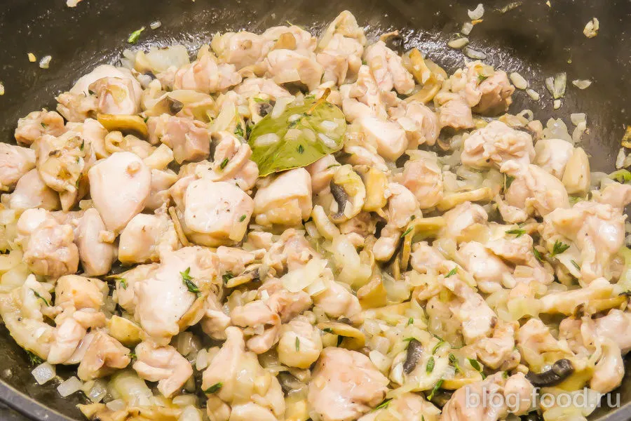 Chicken pot pie with mushrooms