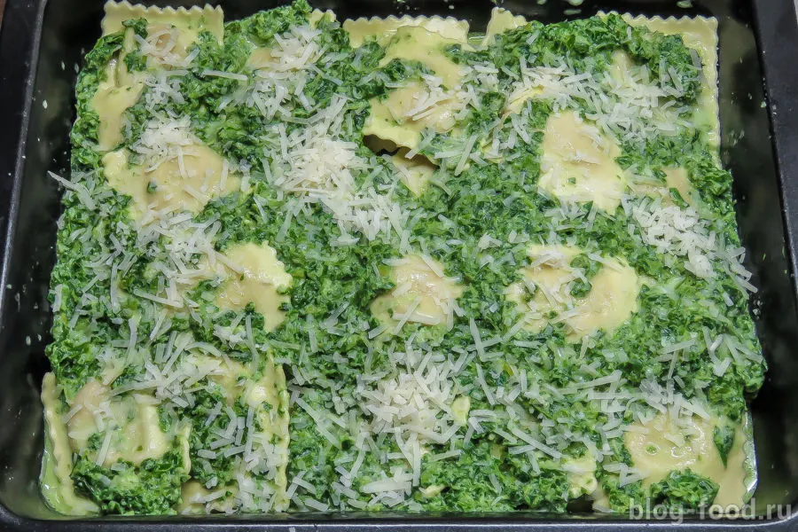Caprese ravioli in spinach sauce