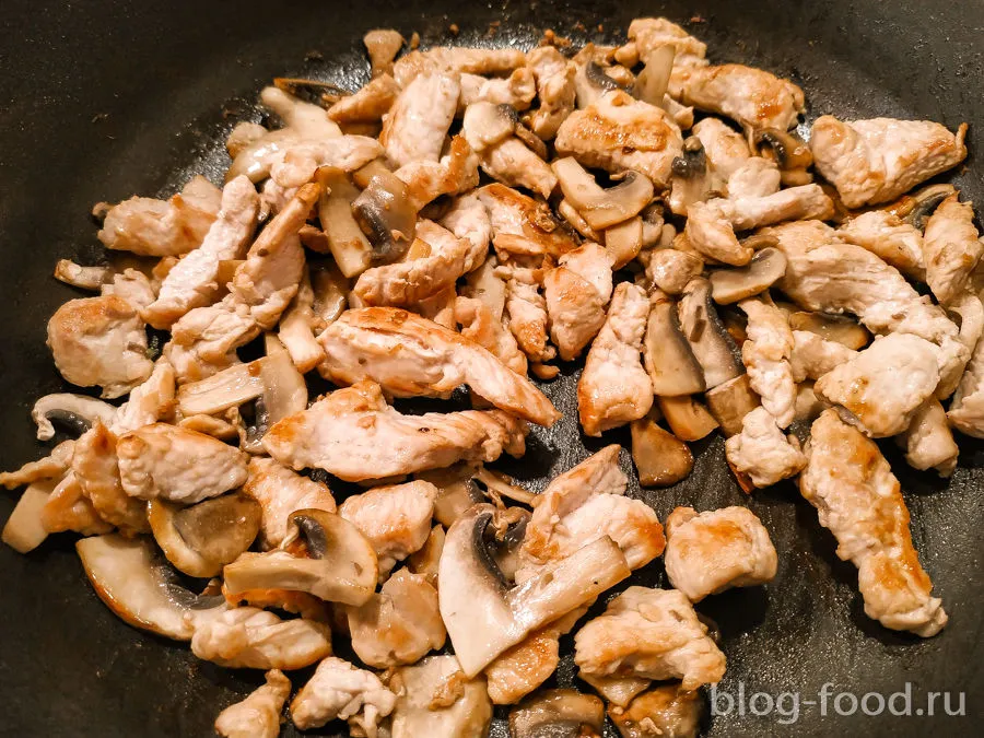 Turkey with pumpkin, zucchini and mushrooms