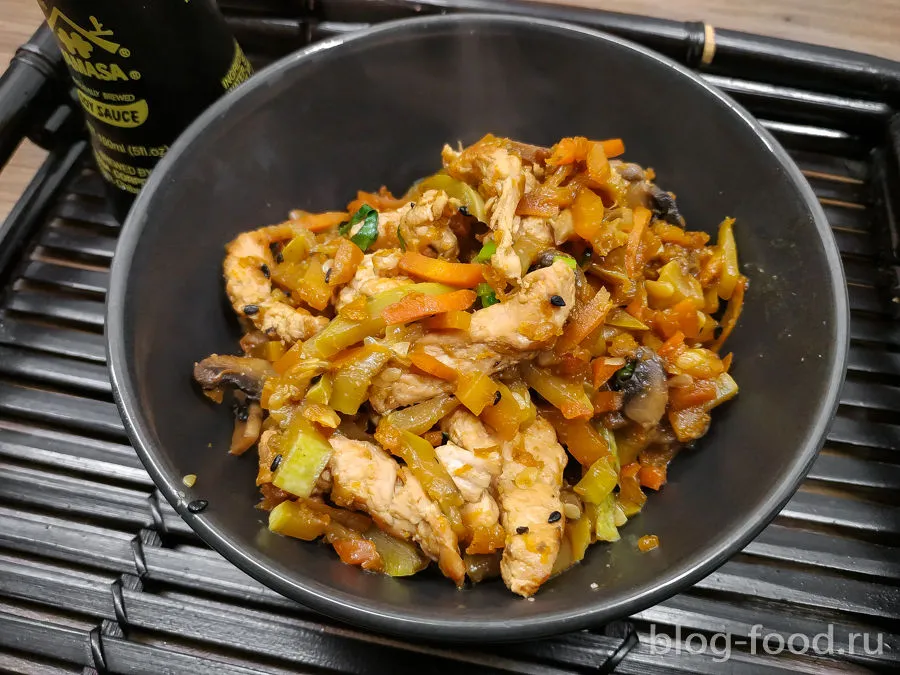 Turkey with pumpkin, zucchini and mushrooms