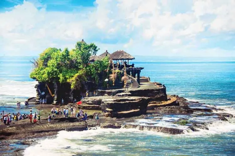 Surprise: Tanha Low Temple in the middle of the ocean