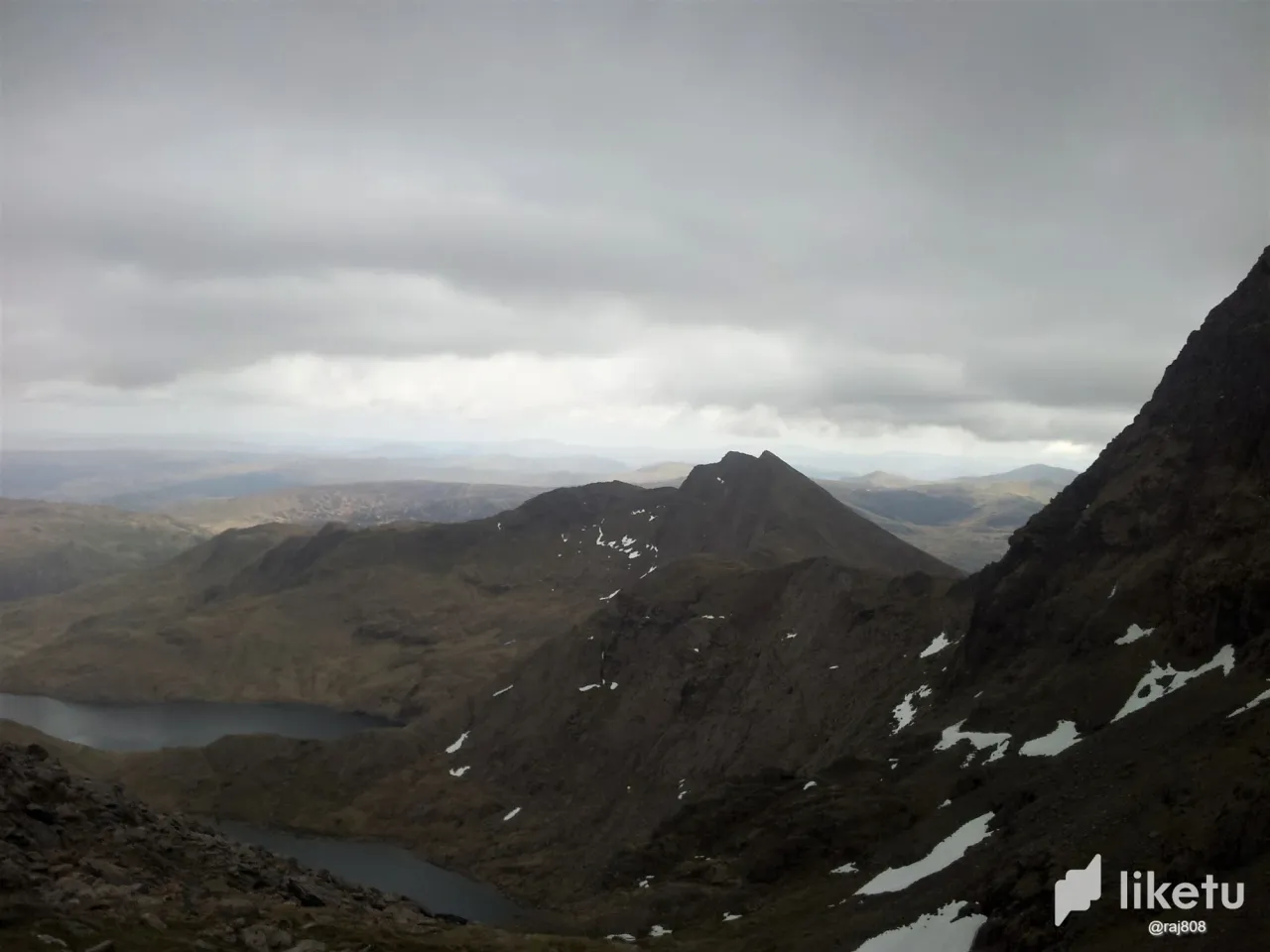 clf5oupme001u2nsz6avlh06z_Snowdon_Near_Peak_Clouds_Roll_in.webp