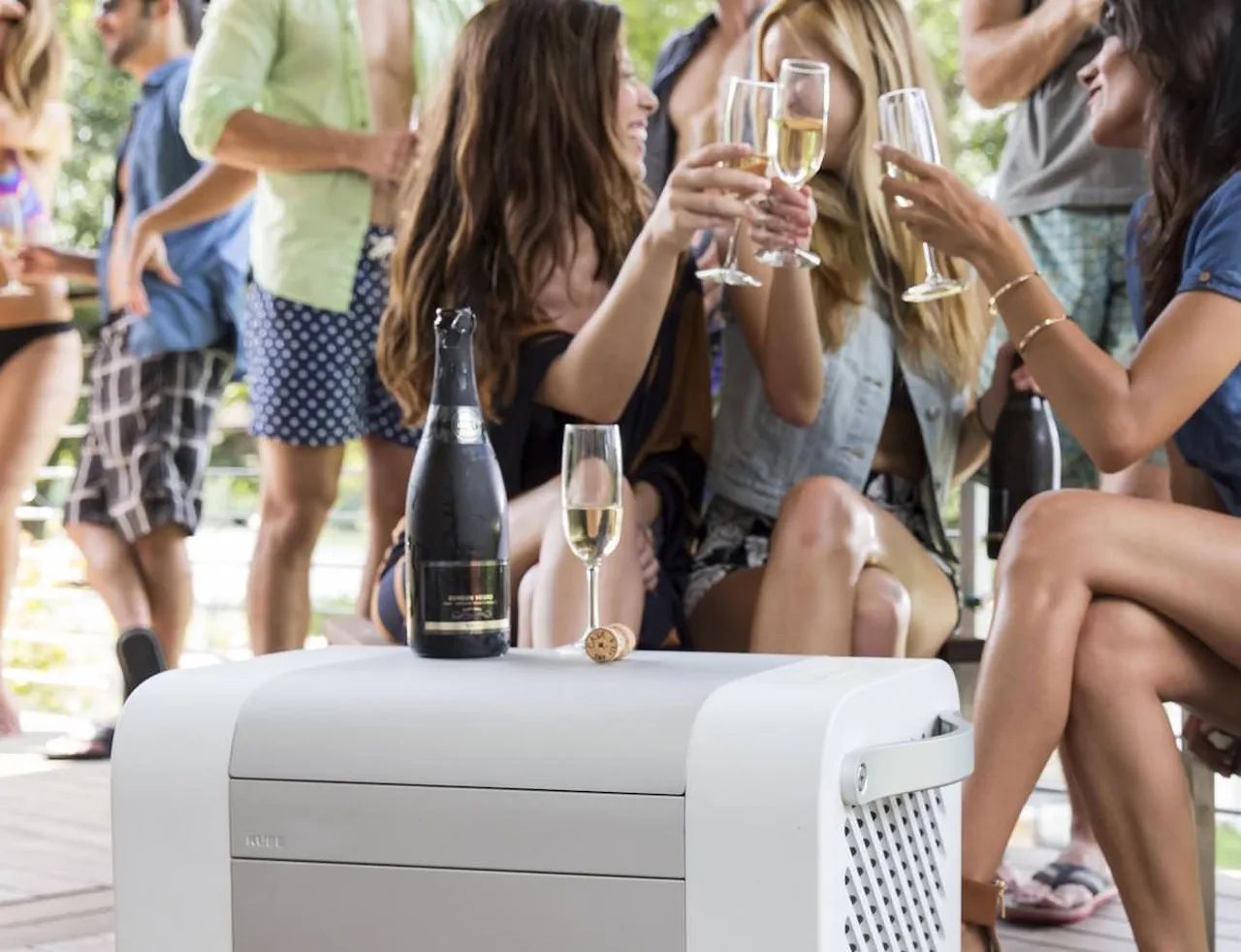 KUBE-Portable-360-Degree-Speaker-03.jpeg