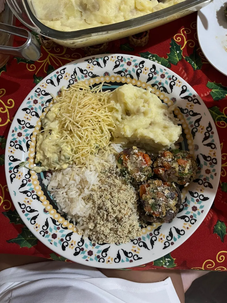 Brazilian zucchini Fricassé, baked Portobello mushroom with pepper fillin, mashed potatoes, rice and Farofa.