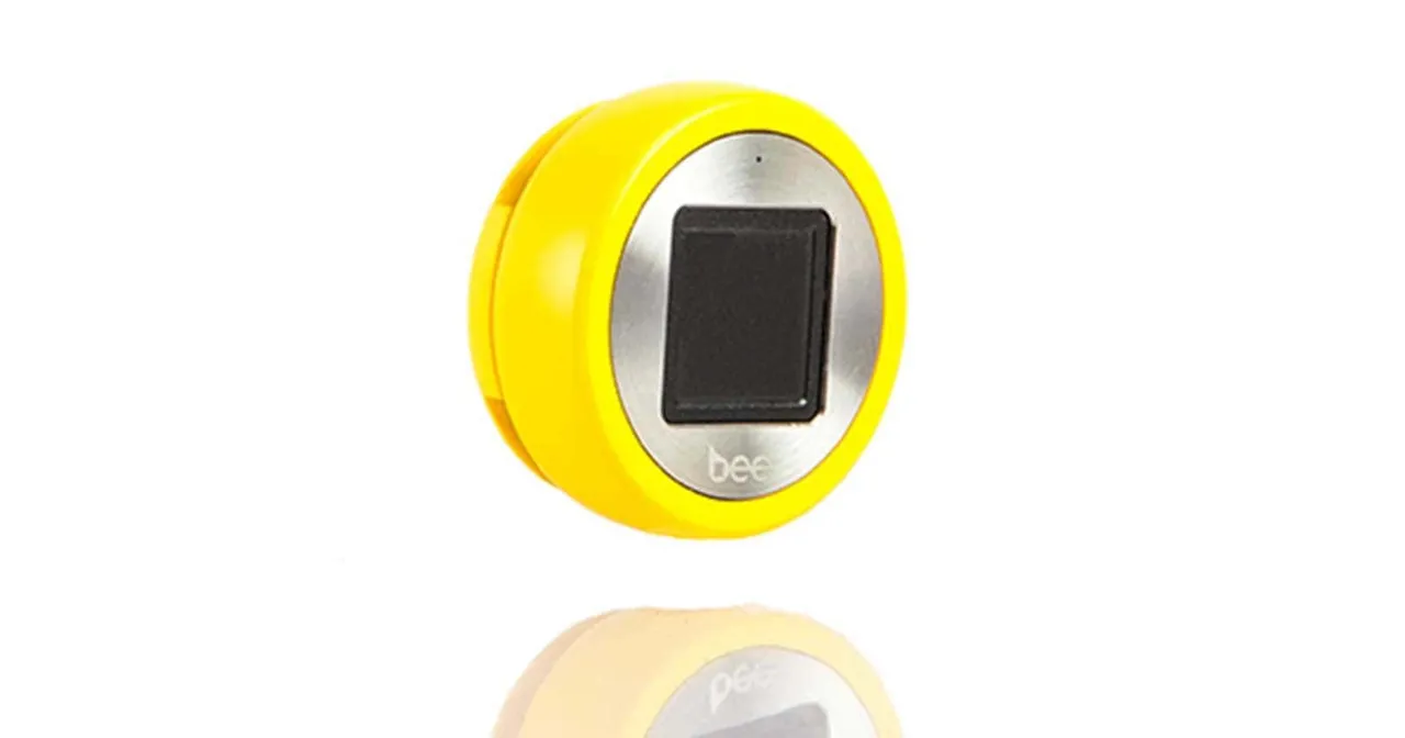 Bee-Wearable-Wallet-5.jpg