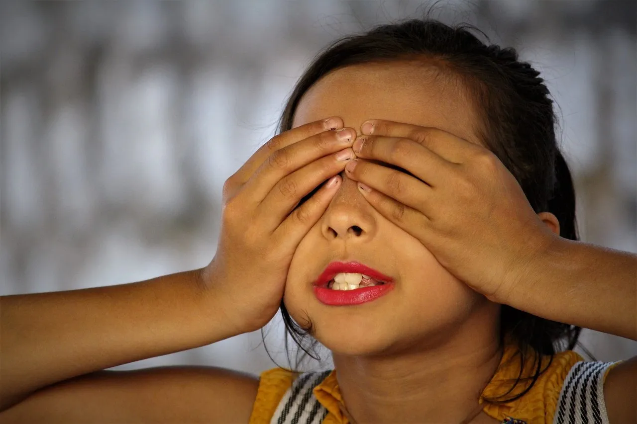 girl3350590_1920.jpg