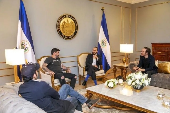 El Salvador pres with bitcoin community.jpg