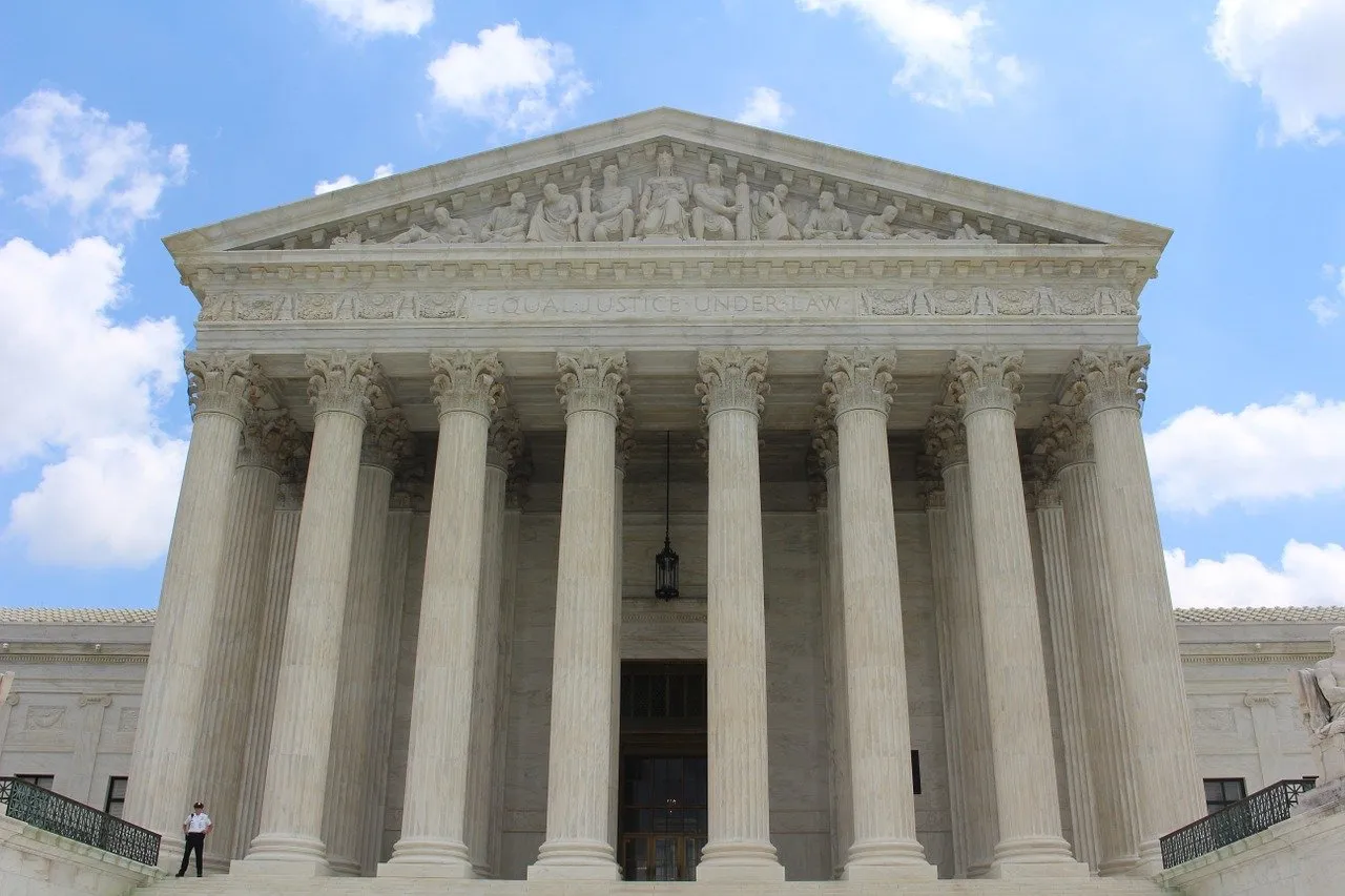 supremecourtbuilding1209701_1280.jpg