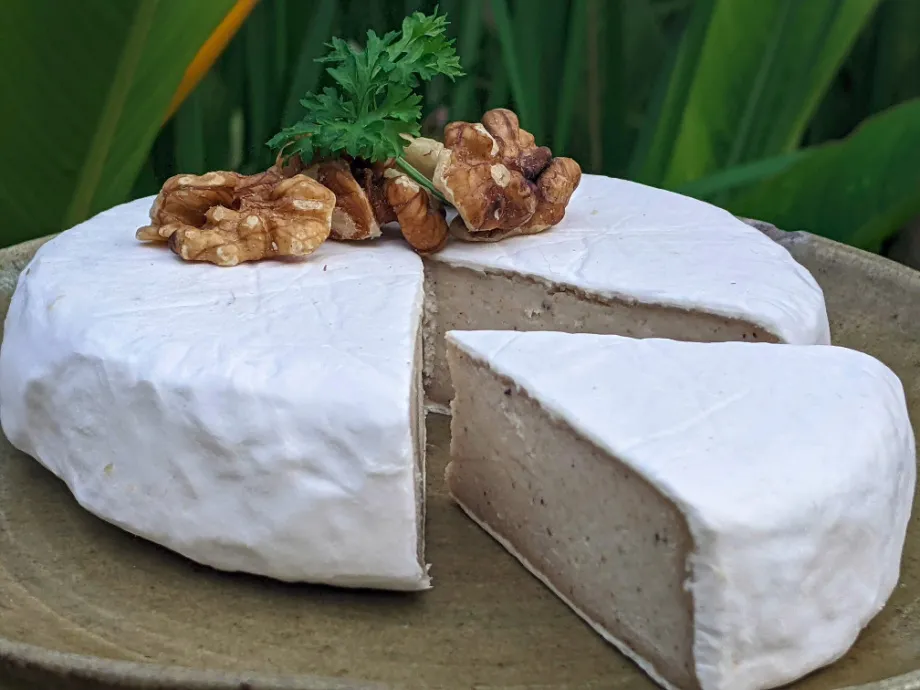 Vegan-brie-cheese-24.jpg