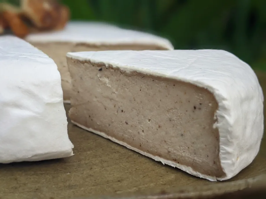 Vegan-brie-cheese-25.jpg