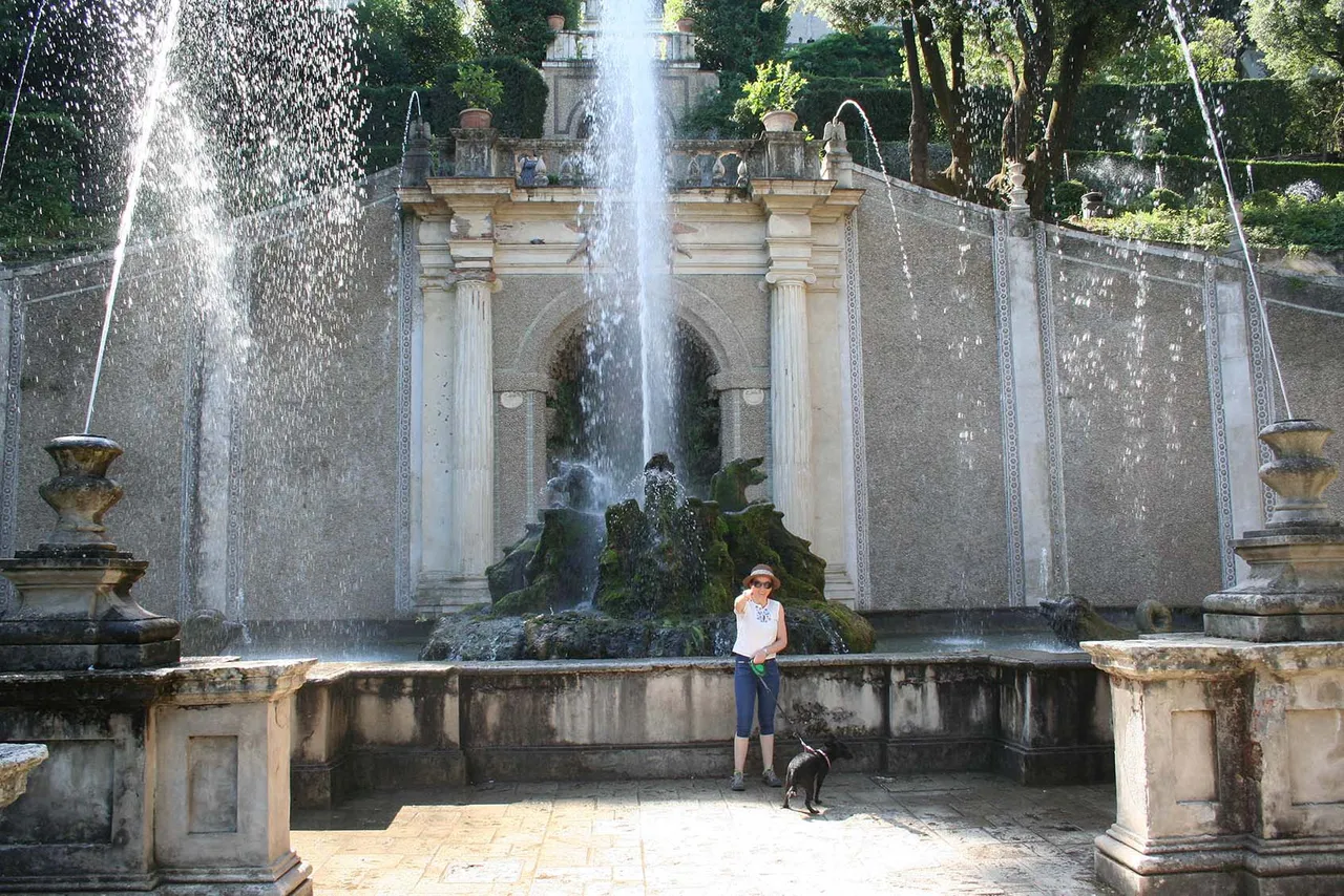 02 Fontana dei Draghi02.JPG