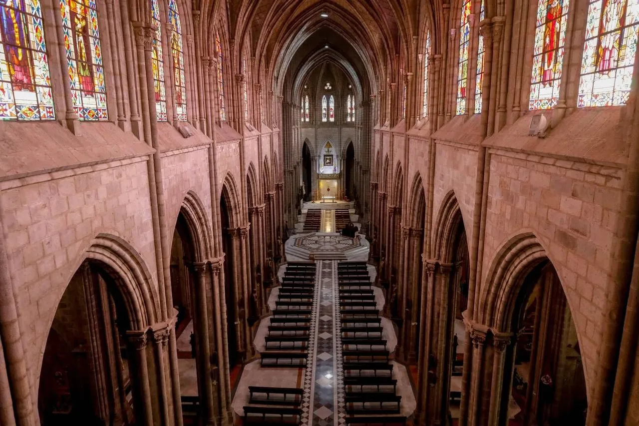 Interior de la Basílica.jpg