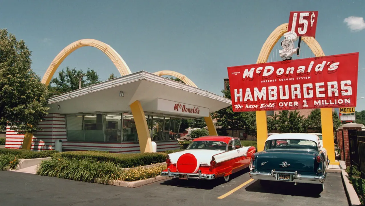 restaurant-McDonalds-museum-Ray-Kroc-Illinois-Des.webp