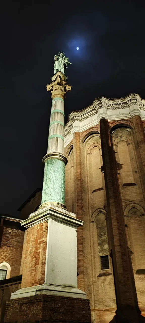 Bolonia estatua.jpg
