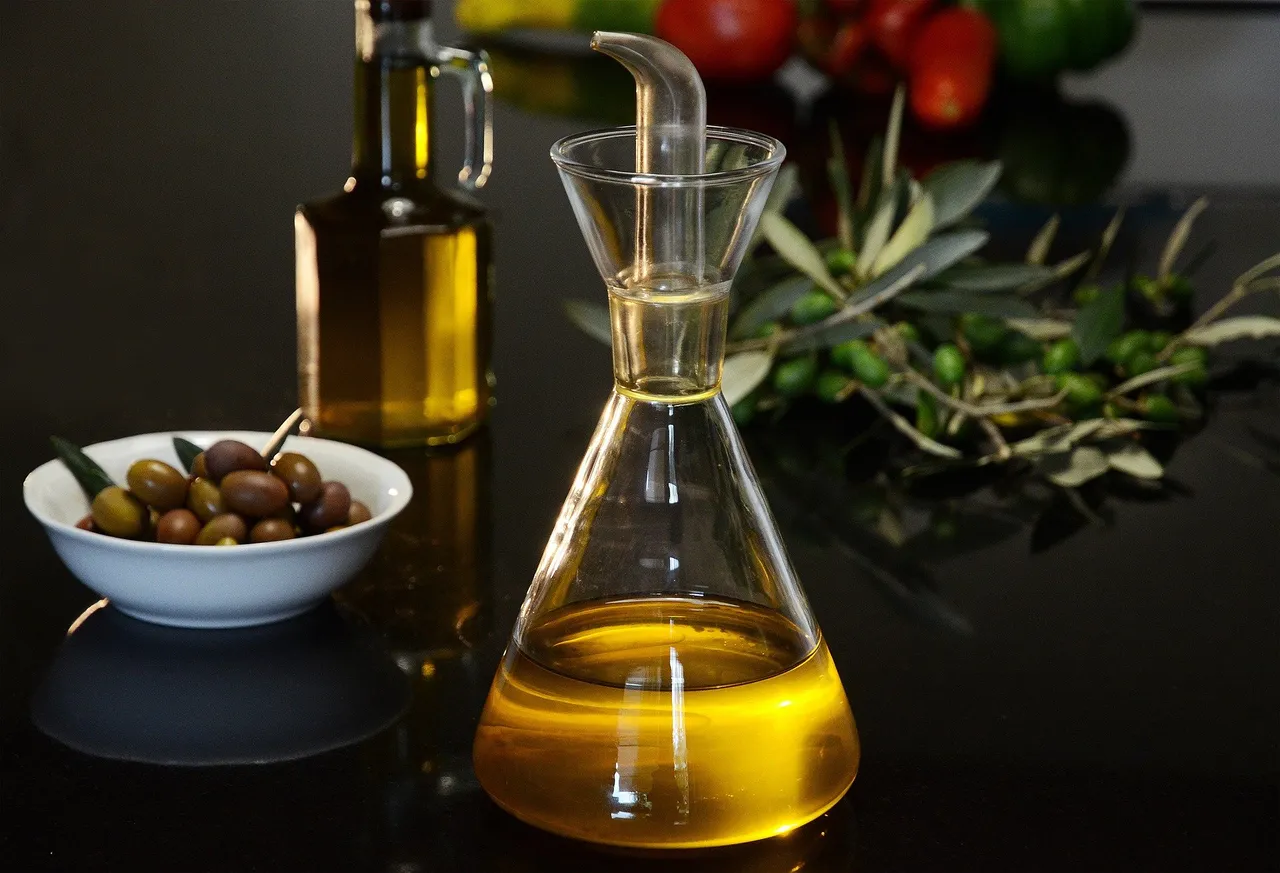 extra-virgin-olive-oil-g65c8c053d_1920.jpg