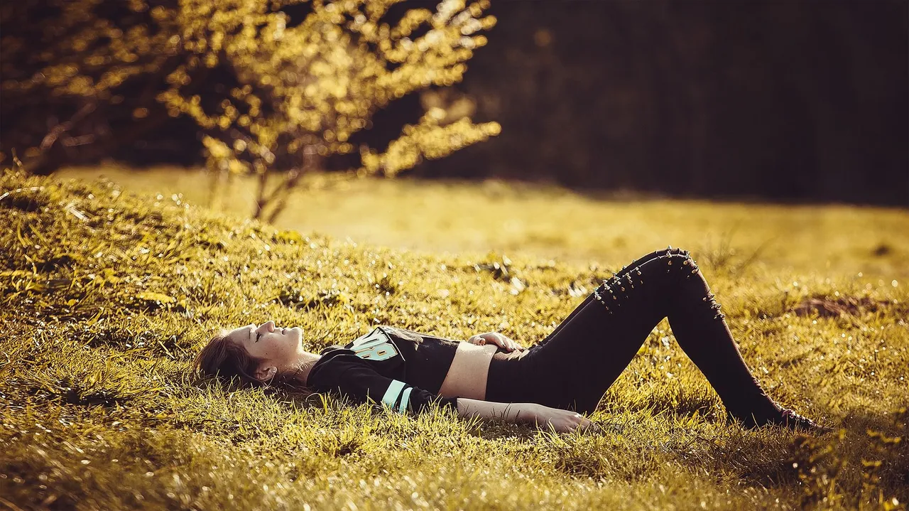 girl-lying-on-the-grass-1741487_1920.jpg