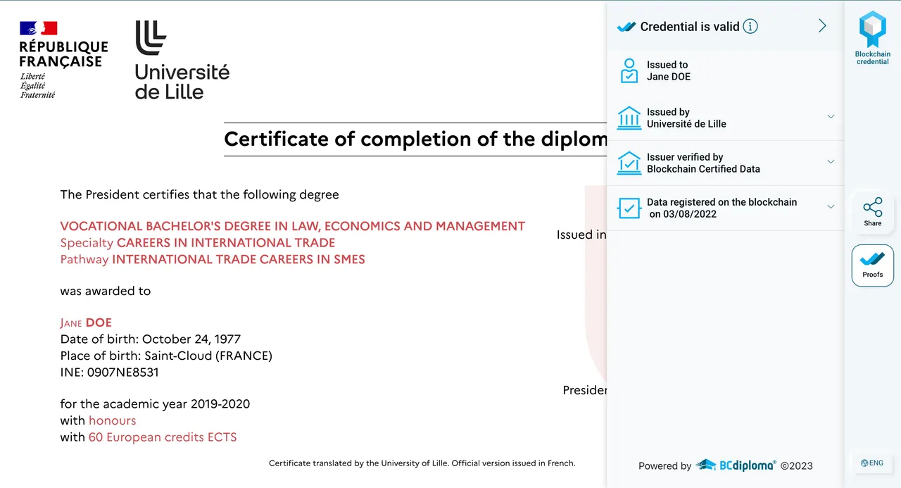 Exemple d'un diplôme fictif en fond avec le menu modal de la blockchain ouvert à droite sur les preuves