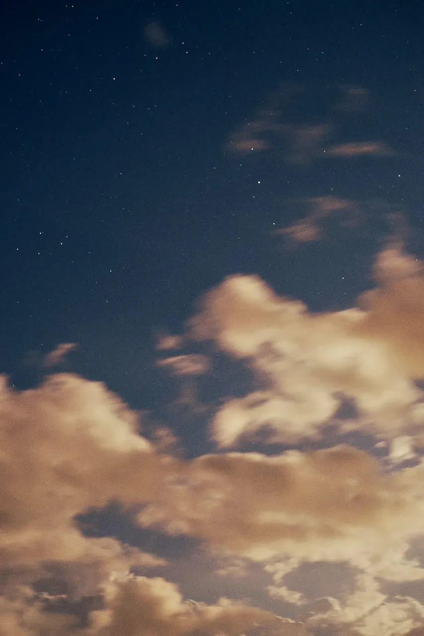 free-photo-of-clouds-and-stars-on-night-sky.jpeg