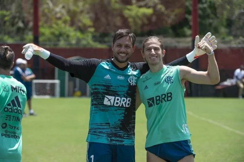 diego-alves-e-filipe-luis.jpg