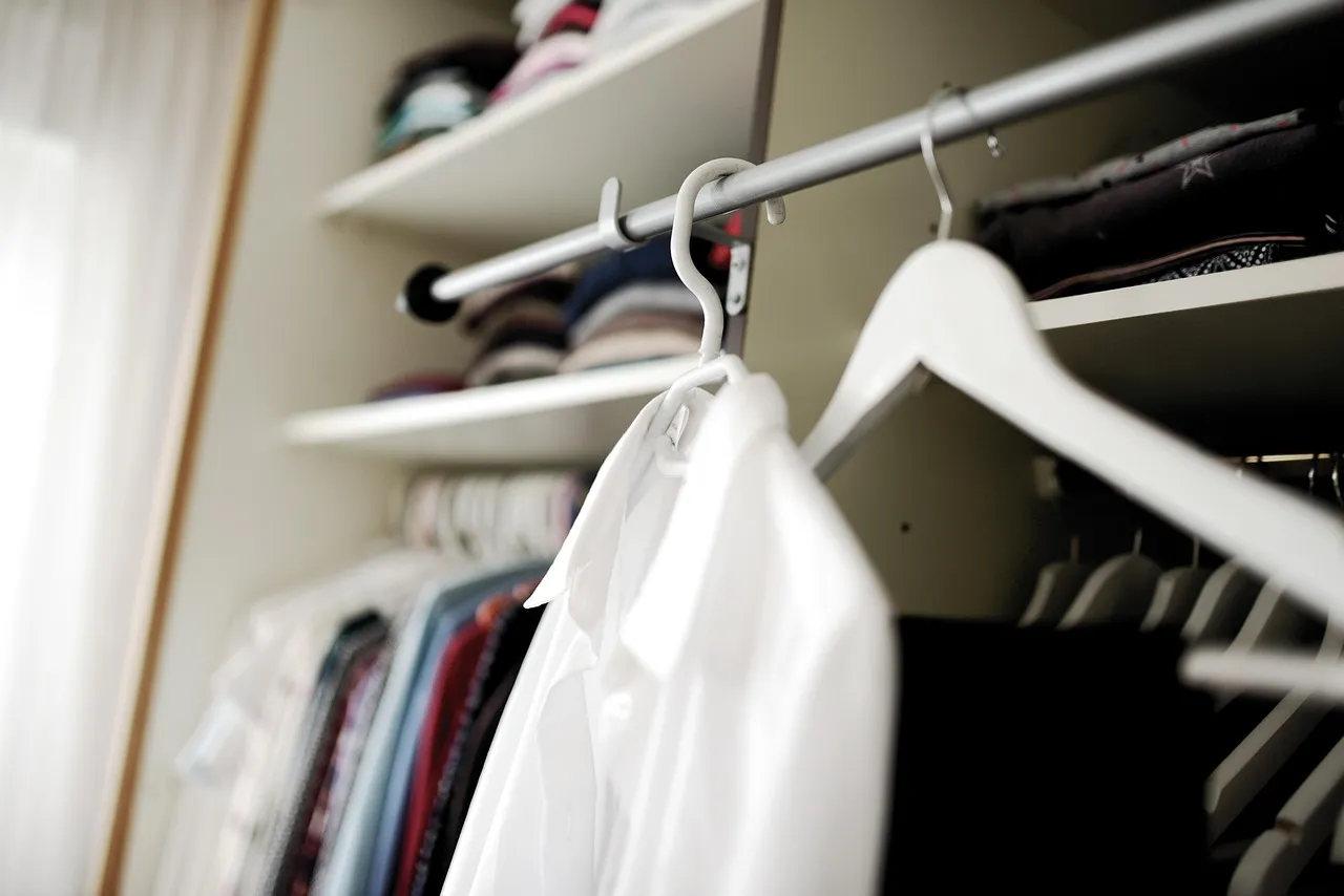 wardrobe-5961191_1280.jpg