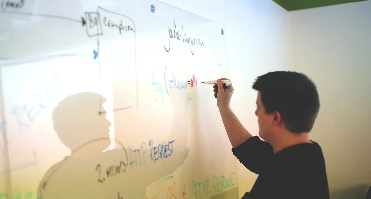 white-board-593300_1280.jpg