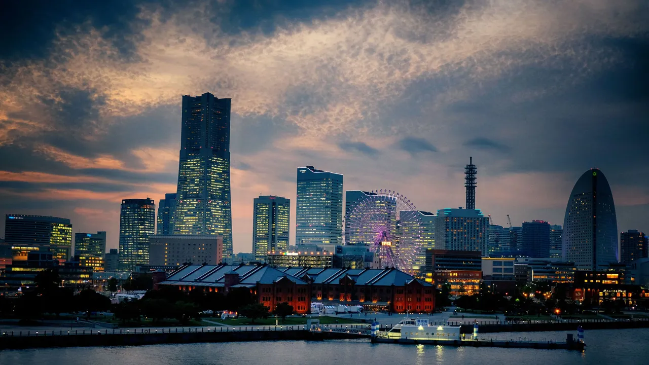 Yokahama Skyline in HDR.jpg