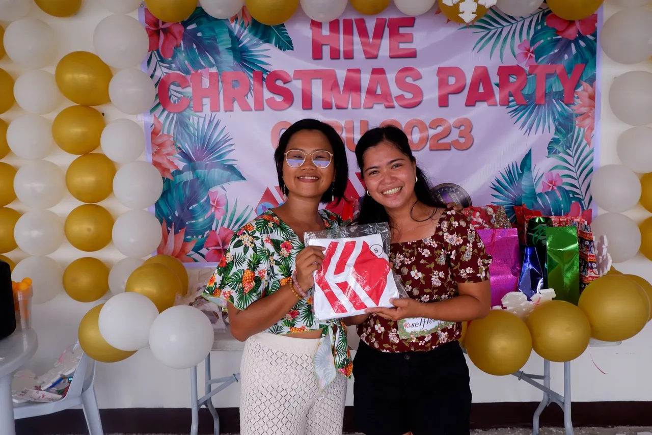 hivecebuxmas537.JPG