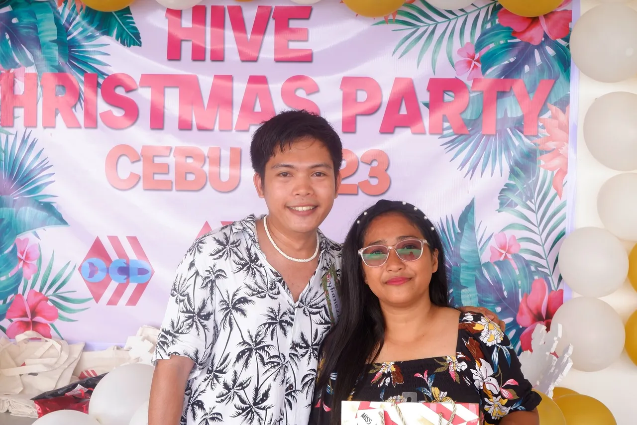 hivecebuxmas745.JPG