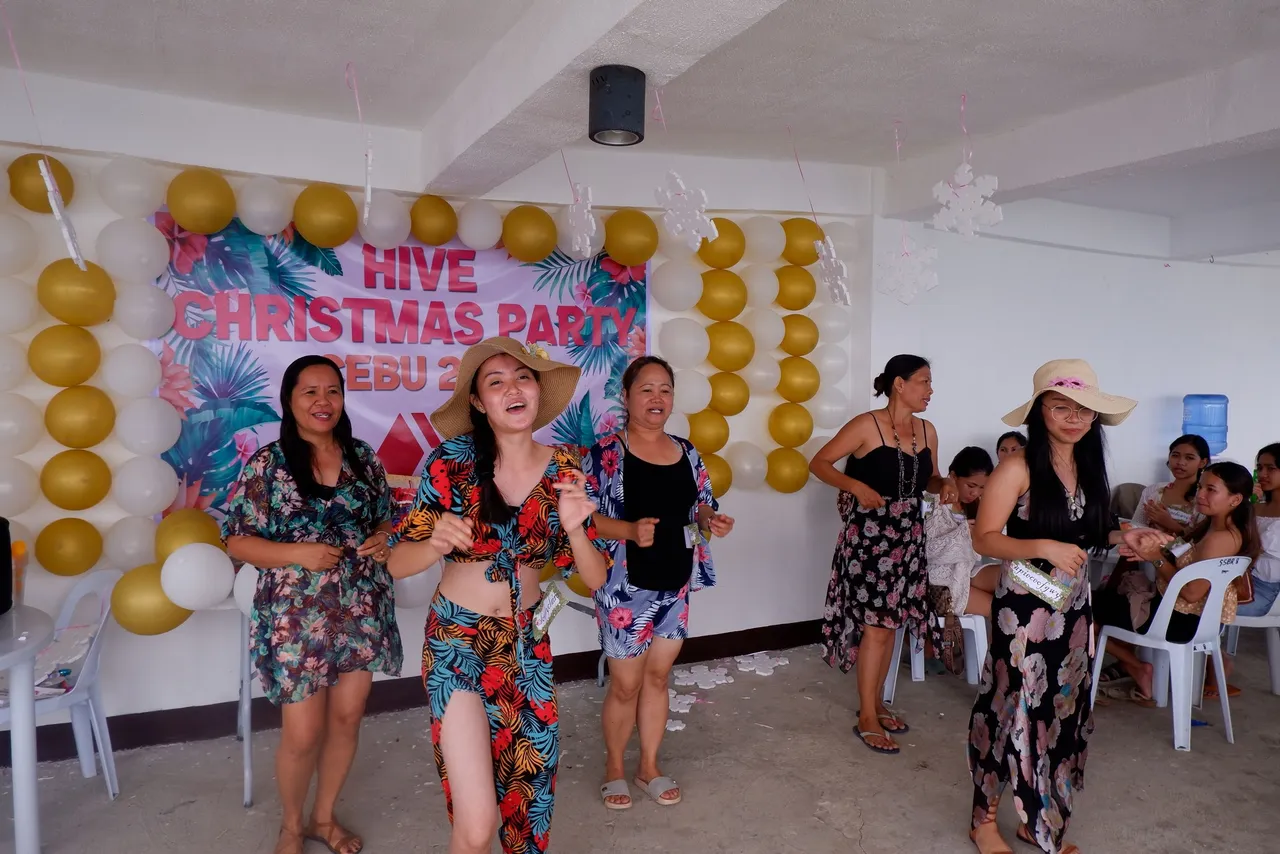 hivecebuxmas433.JPG