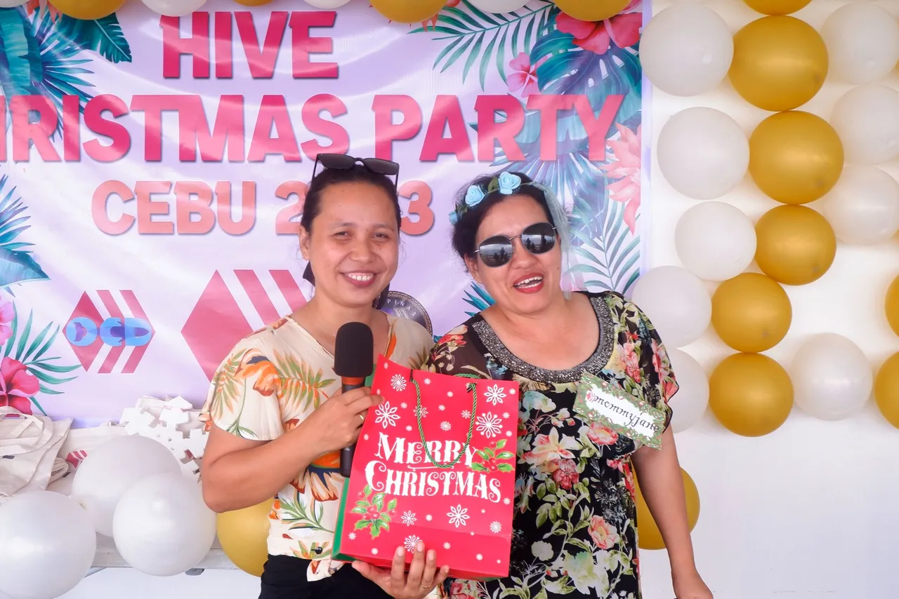 hivecebuxmas733.JPG