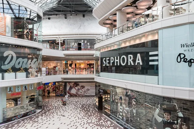 shopping-mall-g95f1f0e46_640.jpg