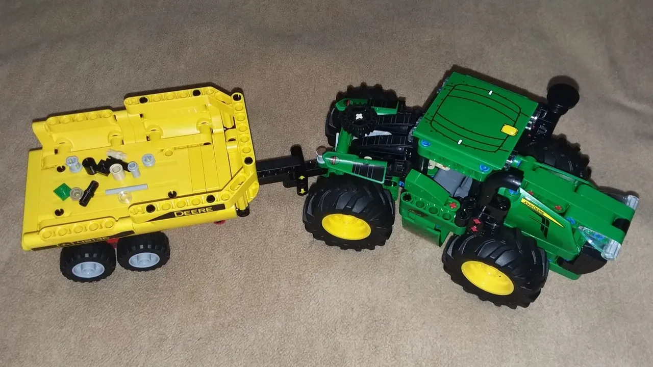 LEGO tractor part 4.jpg