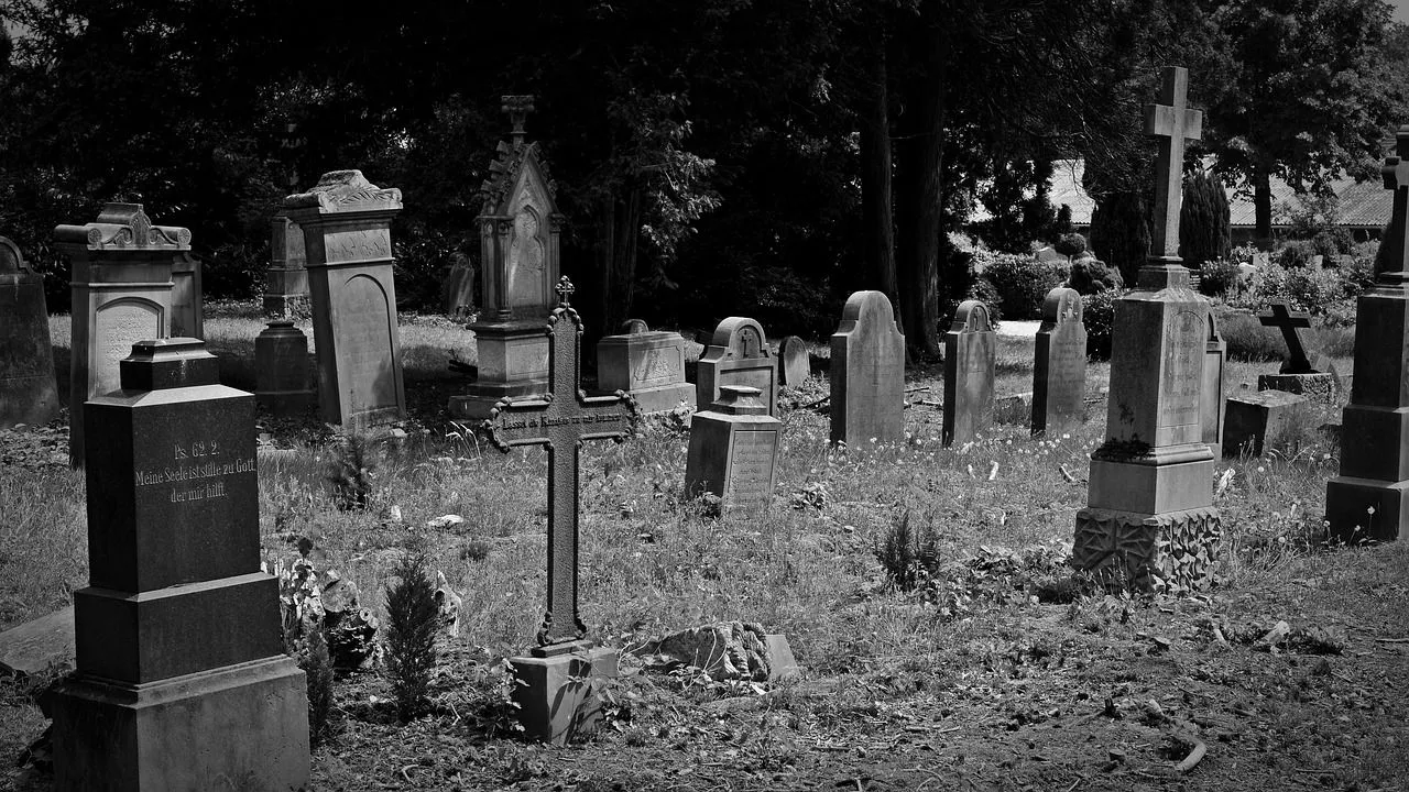 cemetery-1538646_1280.jpg