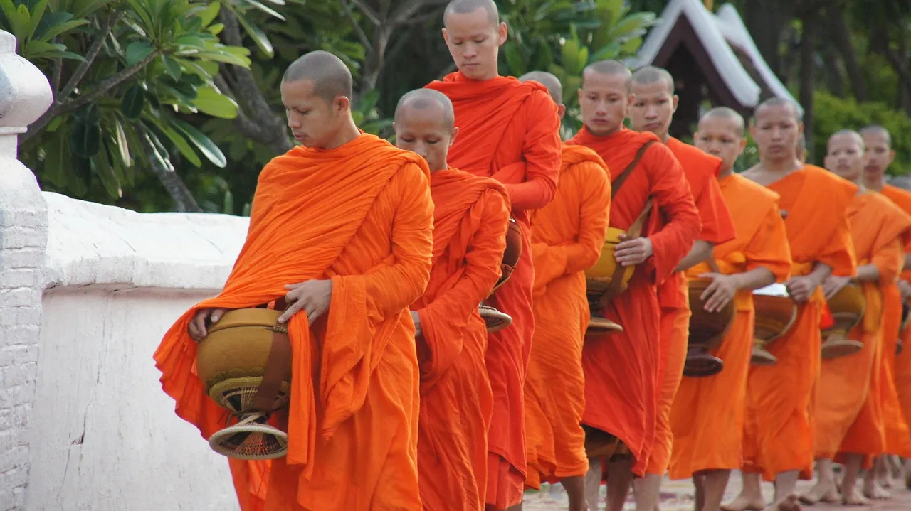 buddhist monks pixa.jpg