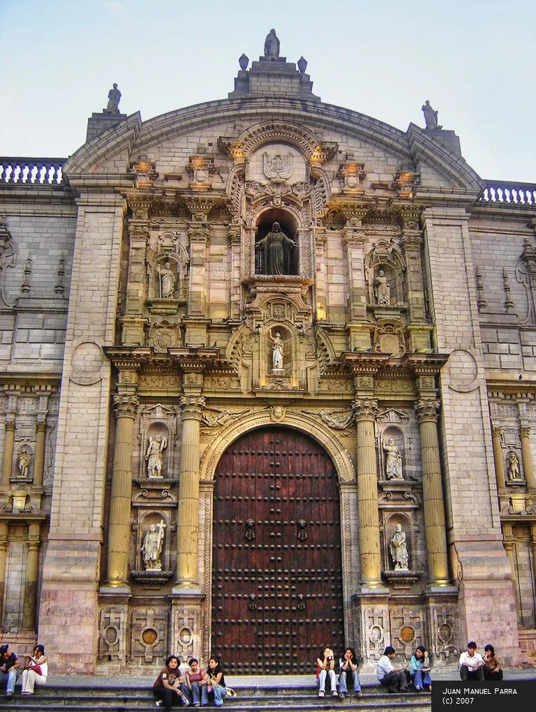 Portada_del_perdon_catedral_de_Lima.jpg