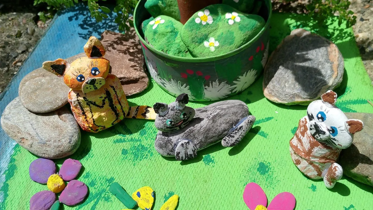 portada gatos en piedras.png
