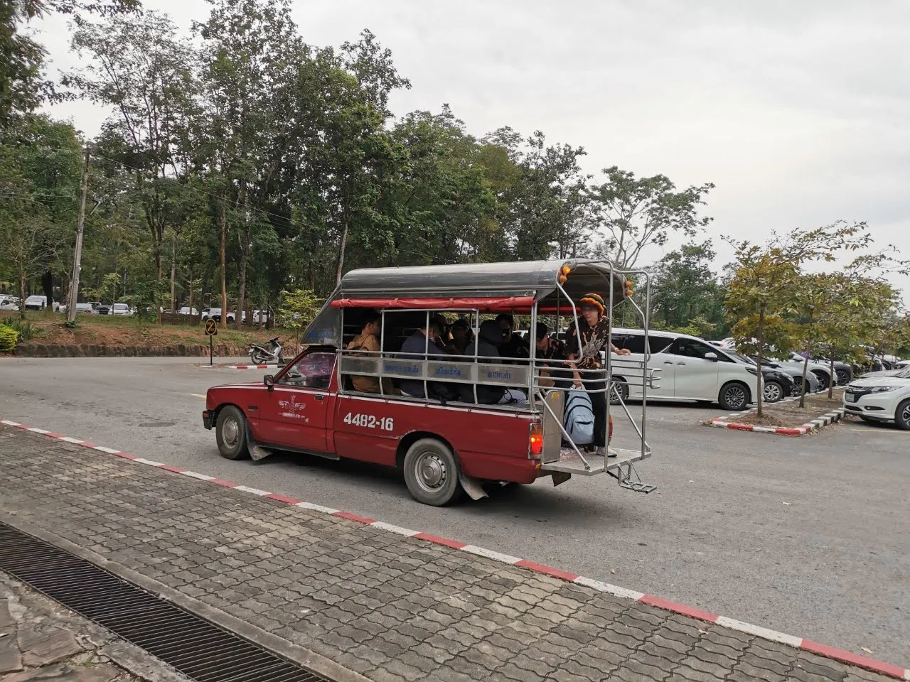 LINE_ALBUM_Phu kradeung_231007_43.jpg