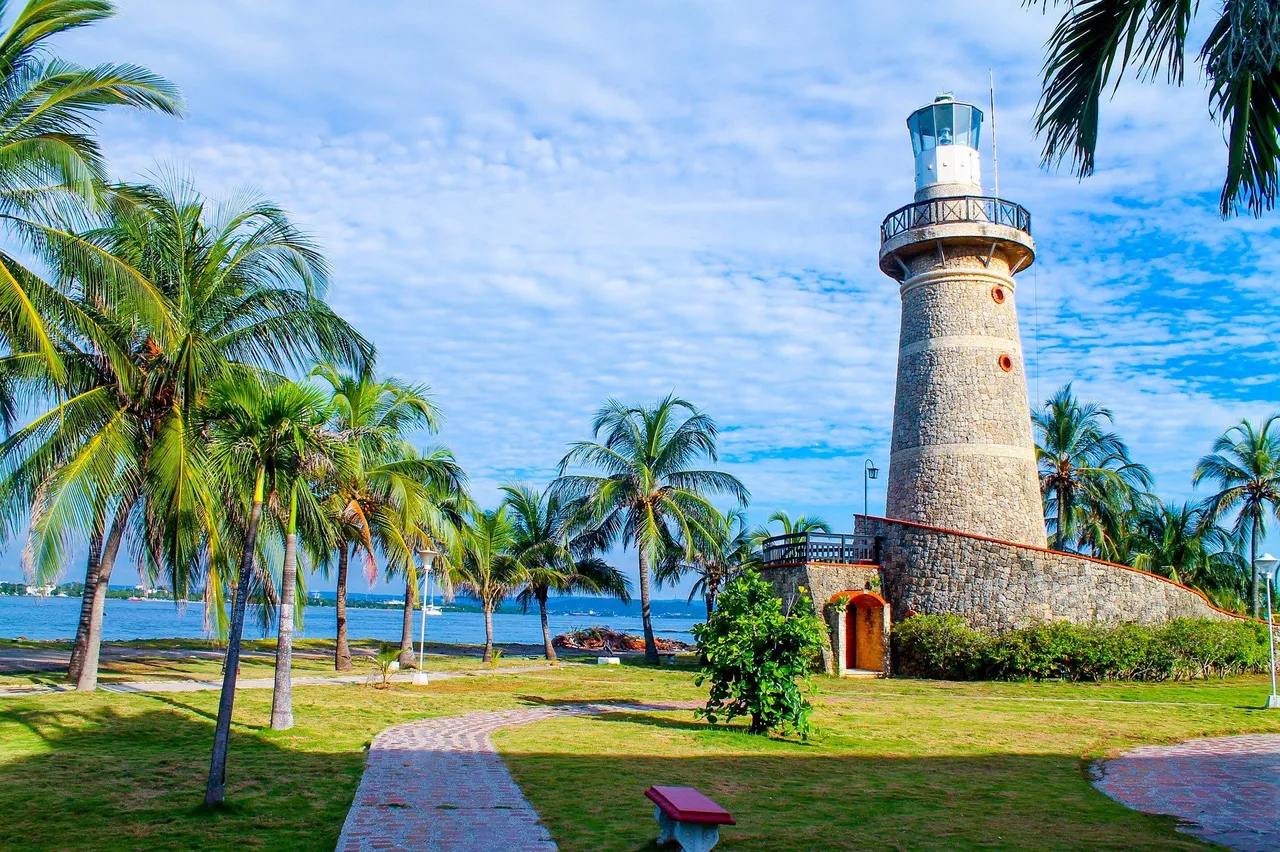 lighthouse-gd781b8c14_1920.jpg