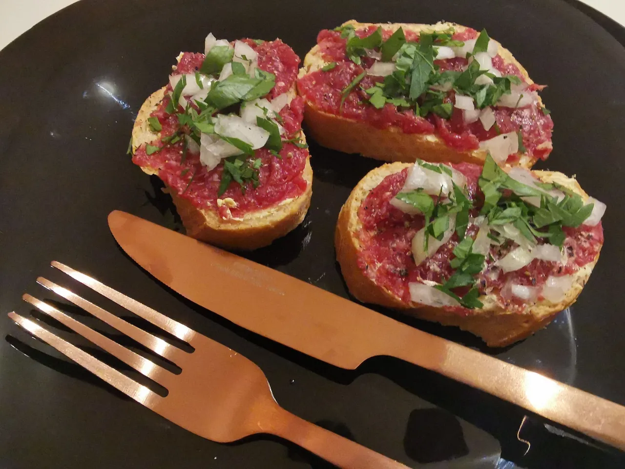 Beef tartar snack (2).jpg