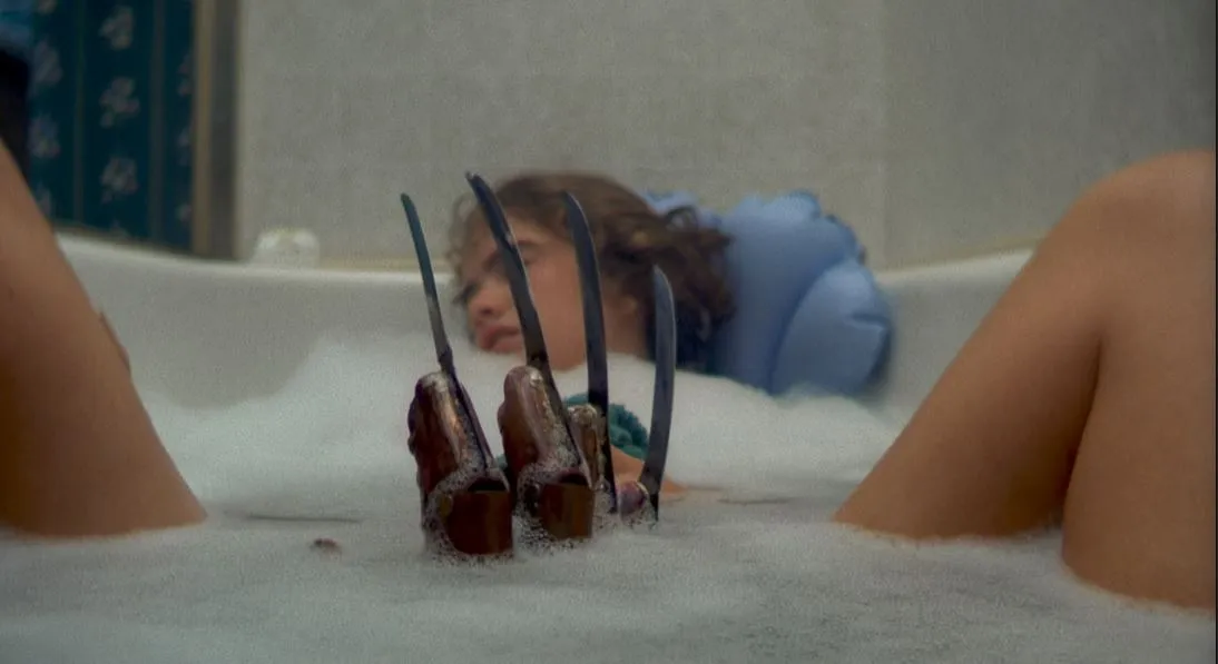 La Esena De La Bañera -  The Bathtub Scene