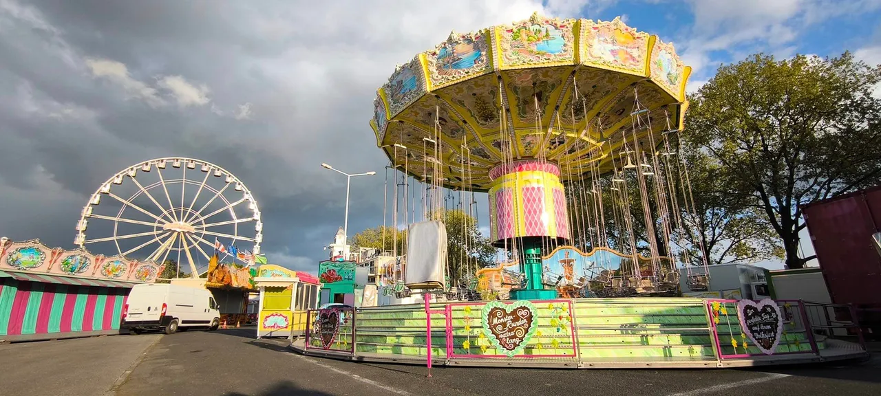 Aufbau der Mannheimer Maimesse | Construction of the Mannheim May F...