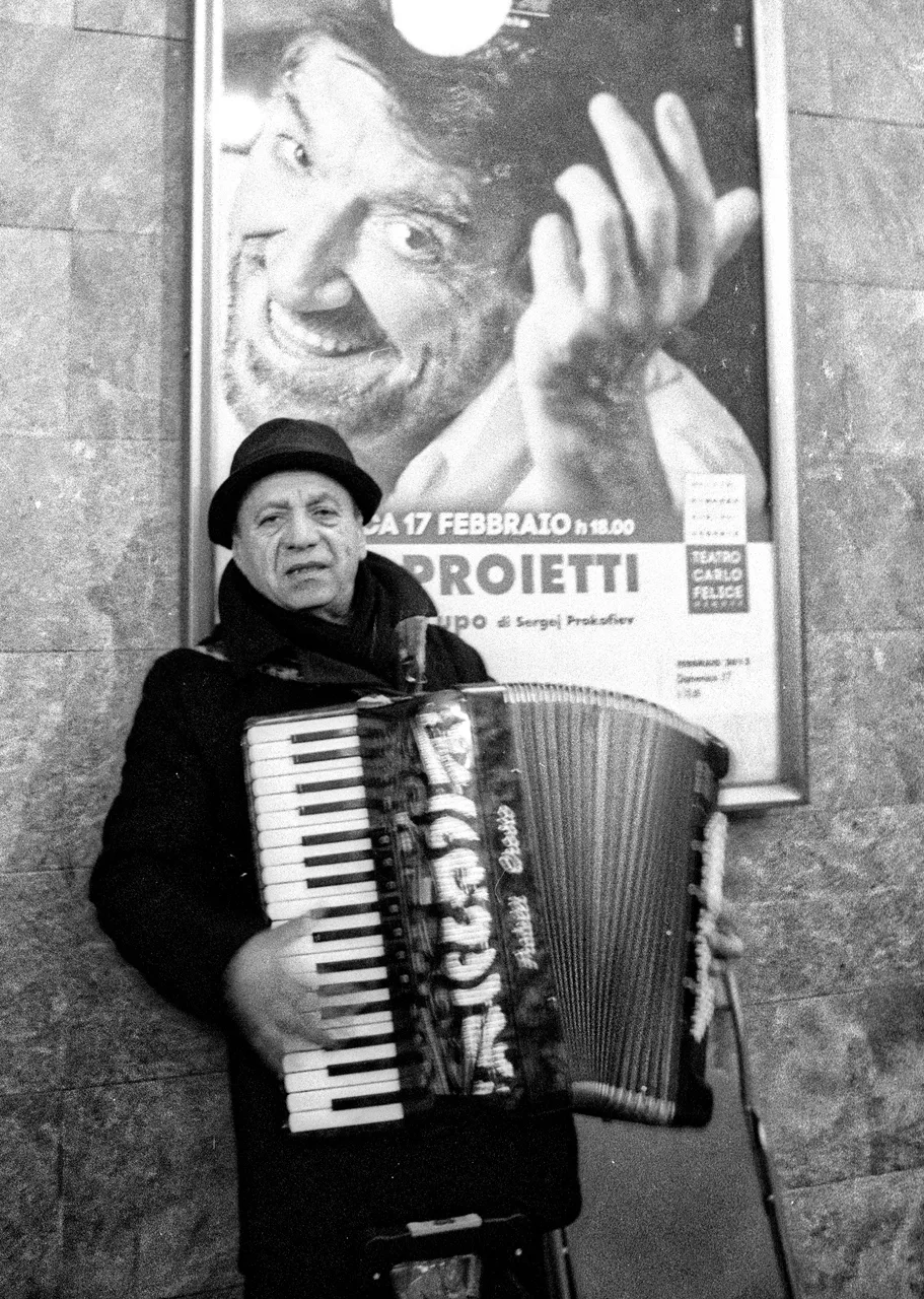 2013_02_09_n12_genova_teatrocarlofelice_curves.jpg