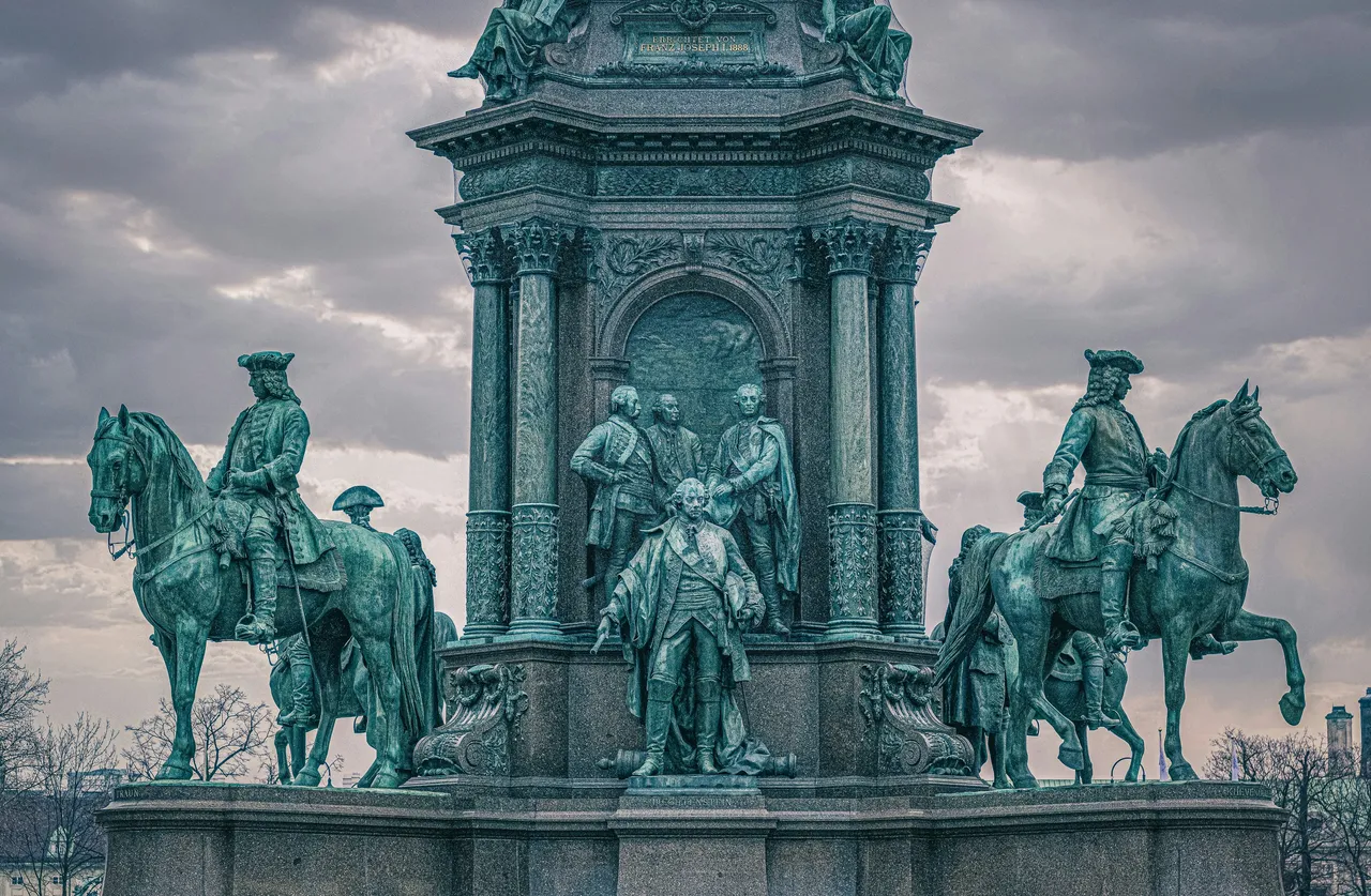 free-walking-tour-salzburg-nbgt1YseJQw-unsplash.jpg