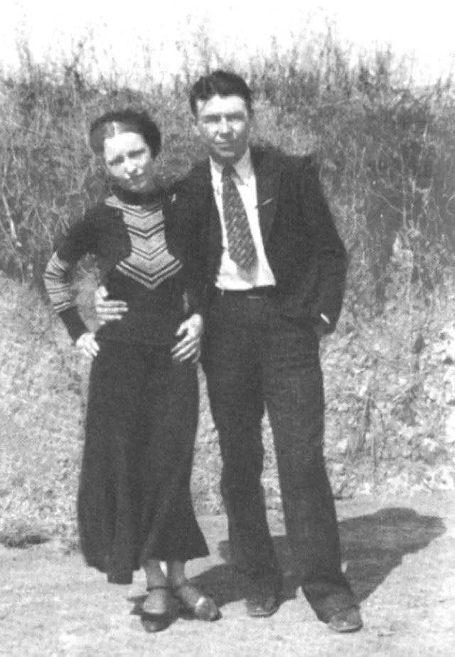 Bonnie and Clyde in the 1930s (4).jpeg