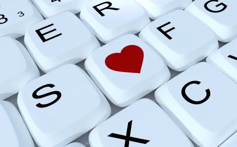 Keyboard-computer-love-heart-wallpaper-465x290.jpg